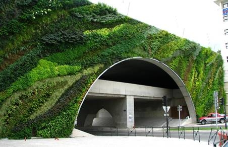 http://greenstyle.com.ua/wp-content/uploads/2015/09/pont-max-juvenal-aix-en-provence-aug-2008-vertical-garden-patrick-blanc-e1442494719318.jpg