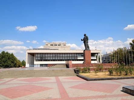 1200px-Lenin_square2