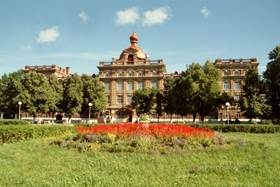 http://media.izi.travel/f625a30b-ae55-4cee-afba-52bc49355bc2/b8a2c6c3-7b1c-4b33-9e58-b55c92f79f9f_800x600.jpg